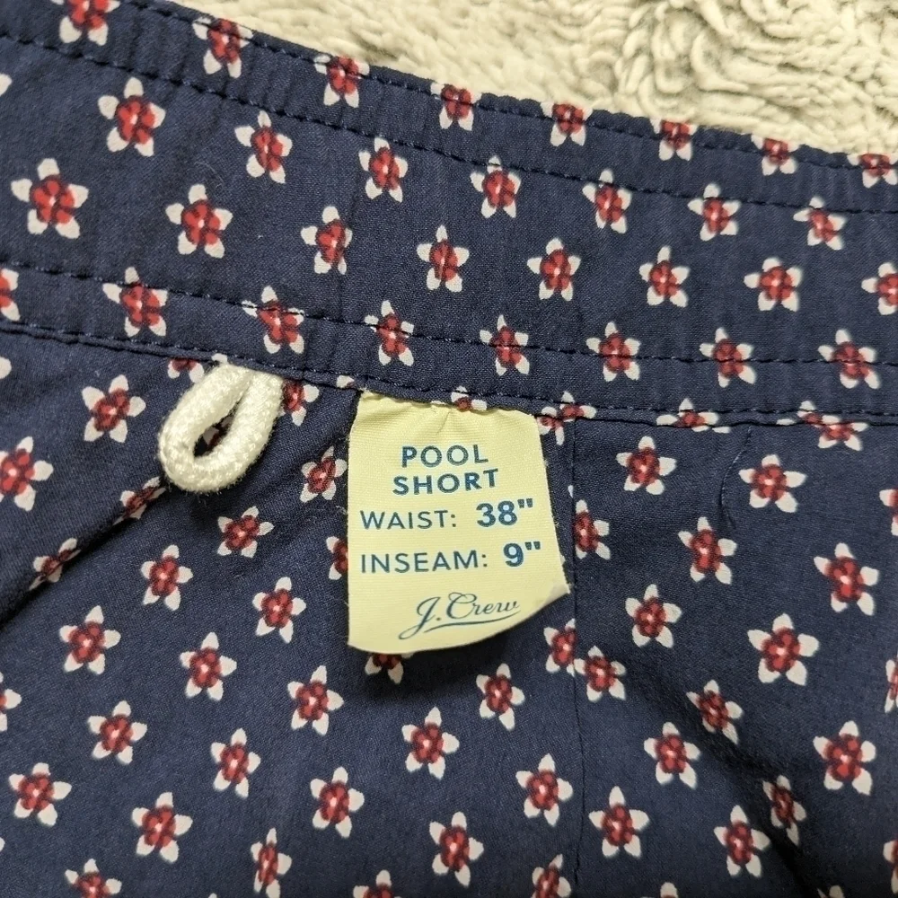 J. Crew Pool Shorts Mens 38 Navy Blue Floral Eco Mesh Lining Zip Back Pocket